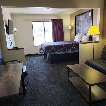 Amerivu Inn And Suites Shawano Wi Екстер'єр фото