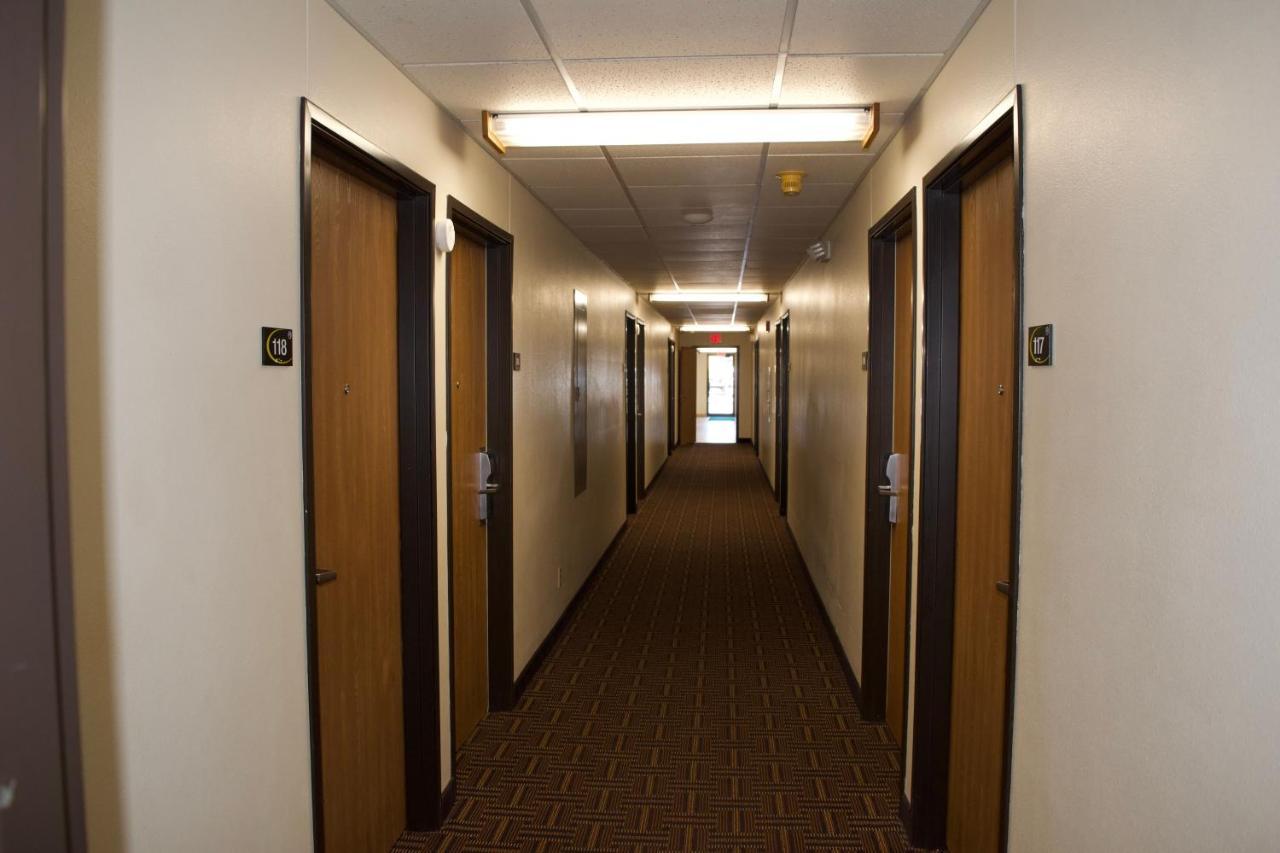 Amerivu Inn And Suites Shawano Wi Екстер'єр фото