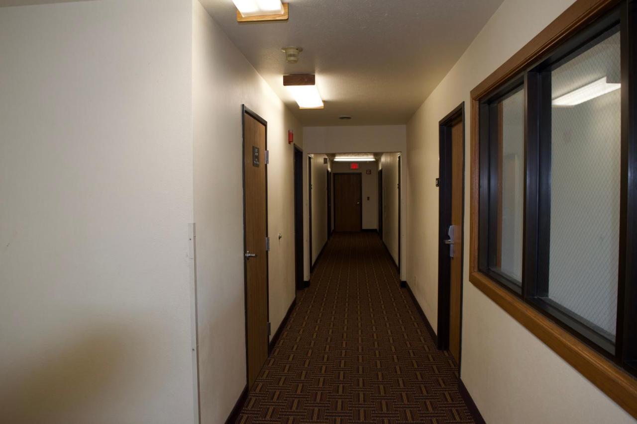 Amerivu Inn And Suites Shawano Wi Екстер'єр фото
