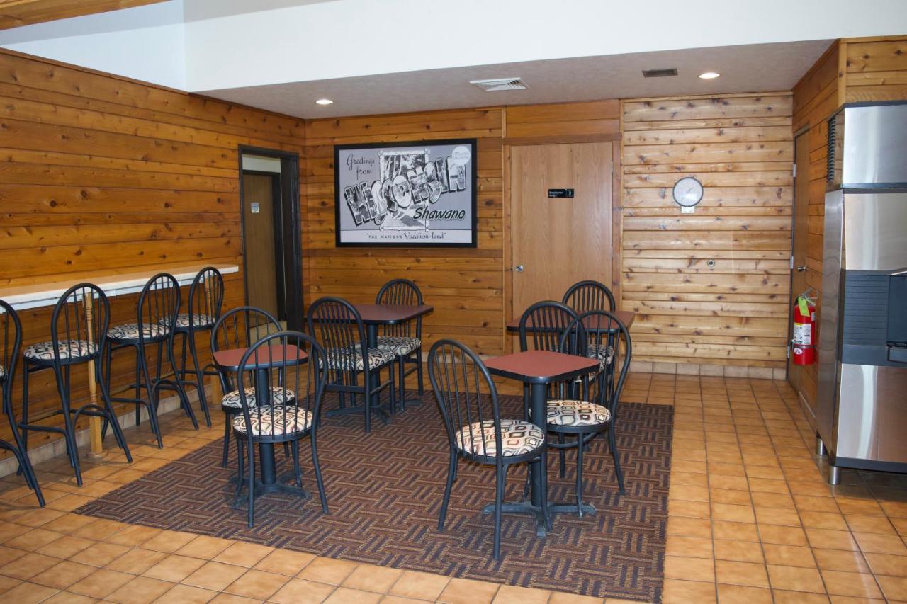 Amerivu Inn And Suites Shawano Wi Екстер'єр фото