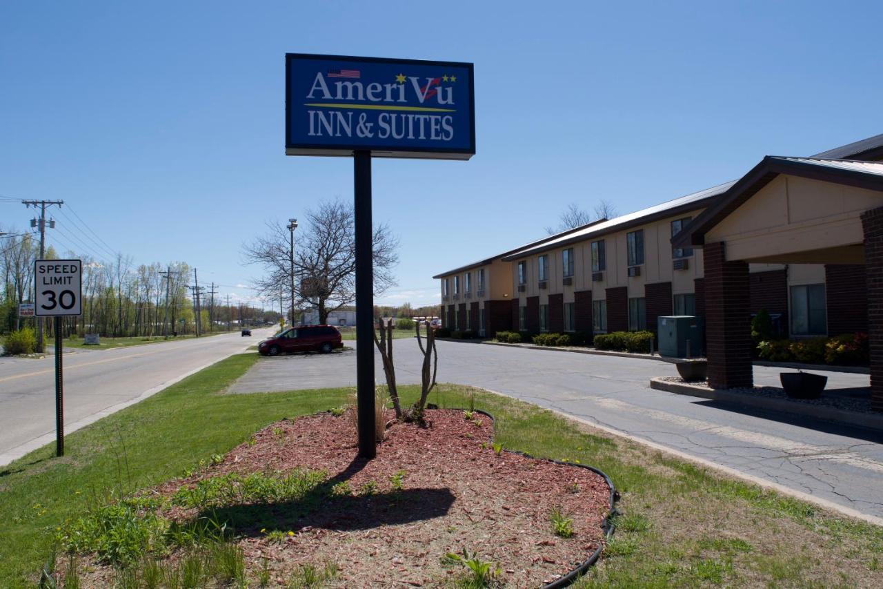 Amerivu Inn And Suites Shawano Wi Екстер'єр фото