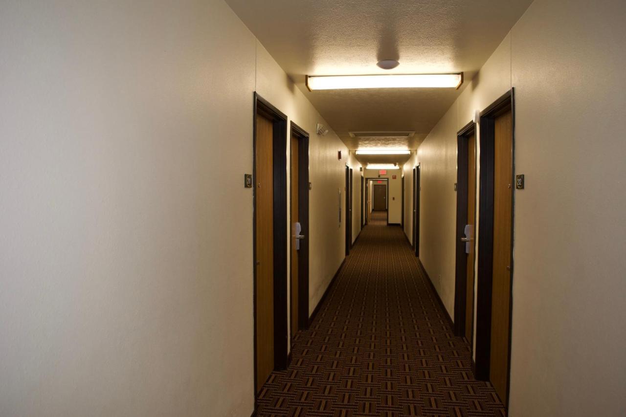 Amerivu Inn And Suites Shawano Wi Екстер'єр фото