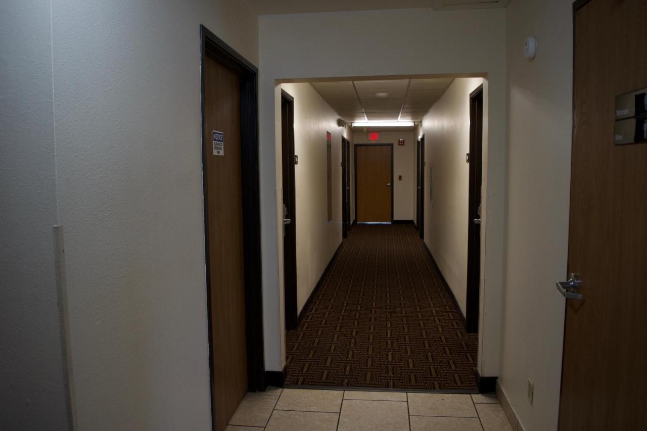 Amerivu Inn And Suites Shawano Wi Екстер'єр фото