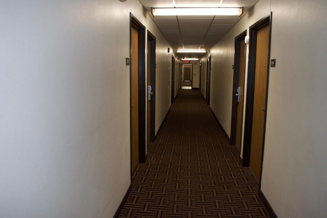 Amerivu Inn And Suites Shawano Wi Екстер'єр фото