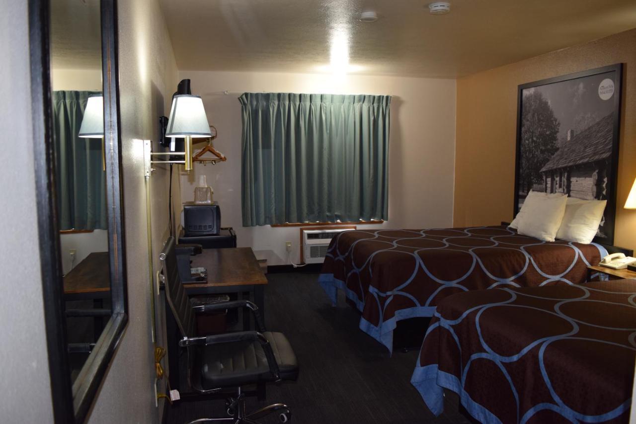 Amerivu Inn And Suites Shawano Wi Екстер'єр фото