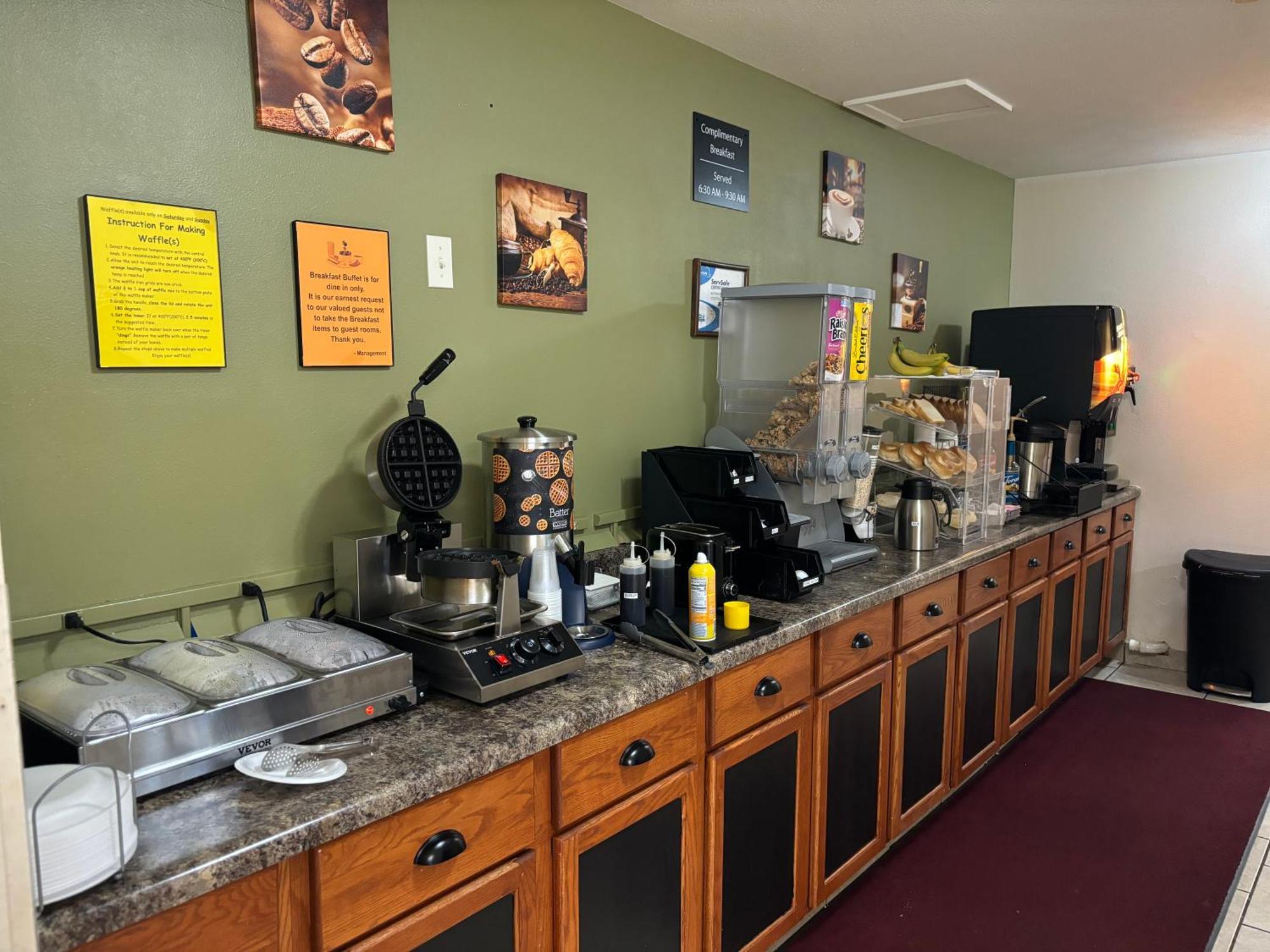 Amerivu Inn And Suites Shawano Wi Екстер'єр фото