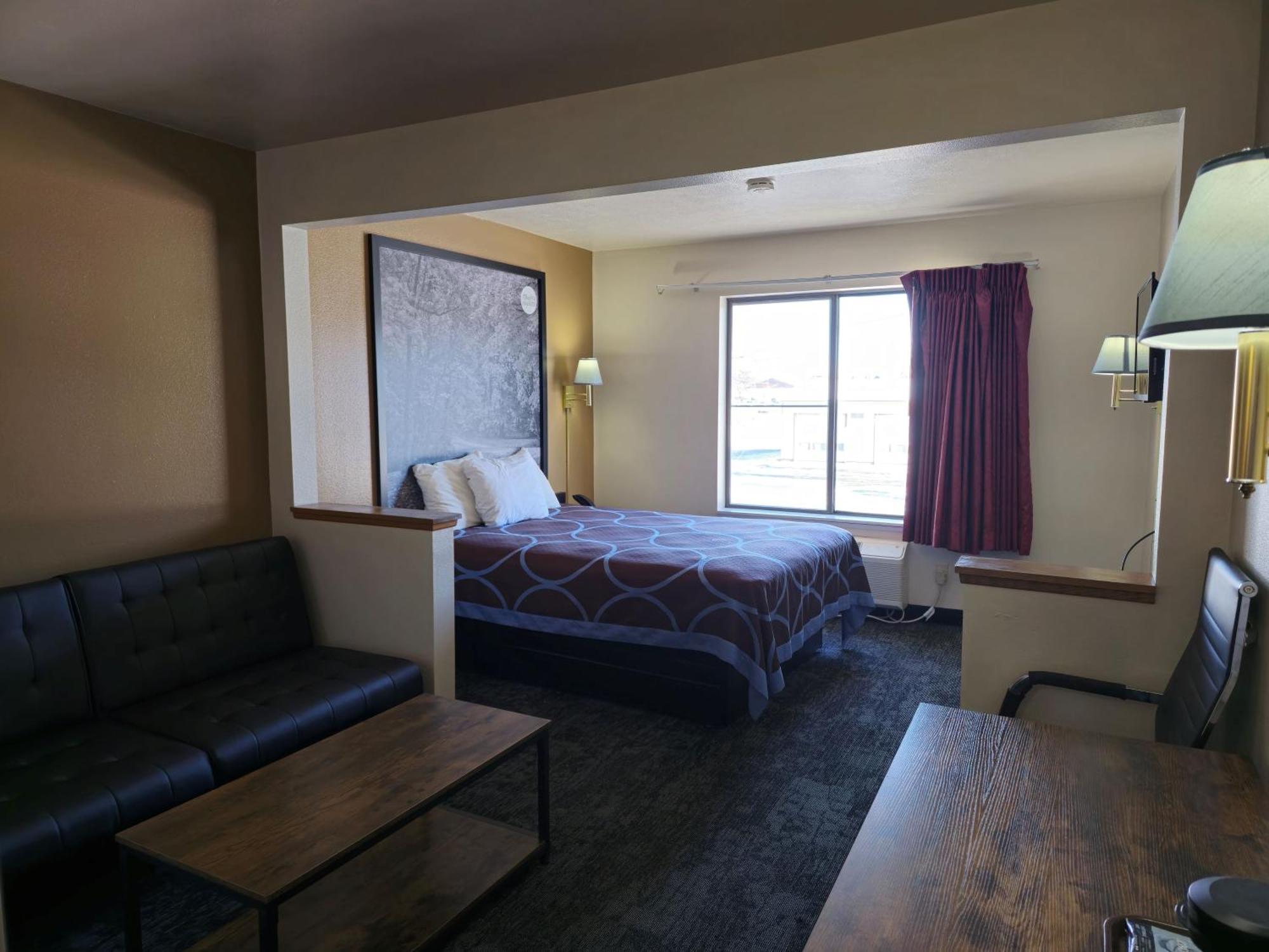 Amerivu Inn And Suites Shawano Wi Екстер'єр фото