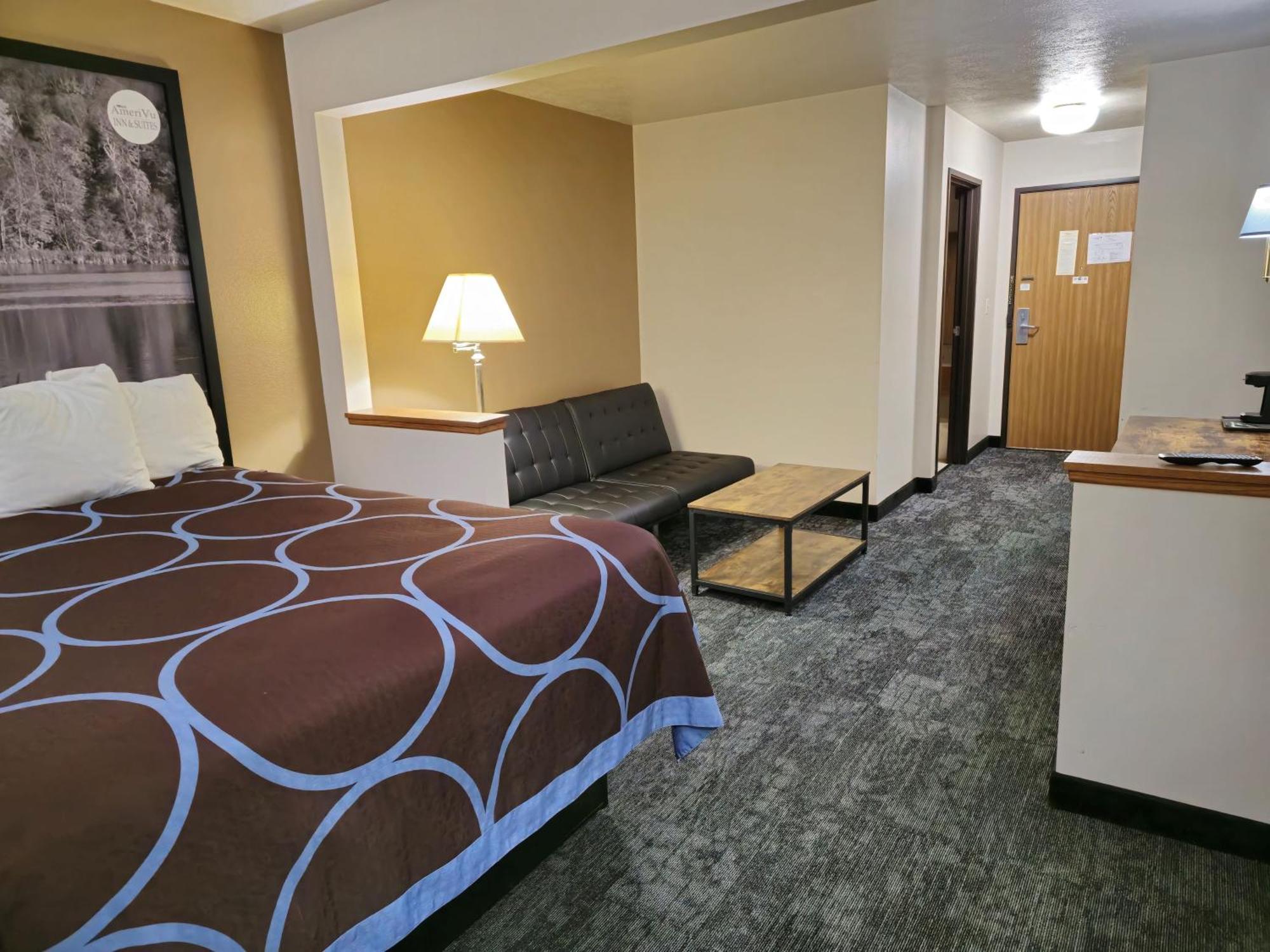 Amerivu Inn And Suites Shawano Wi Екстер'єр фото